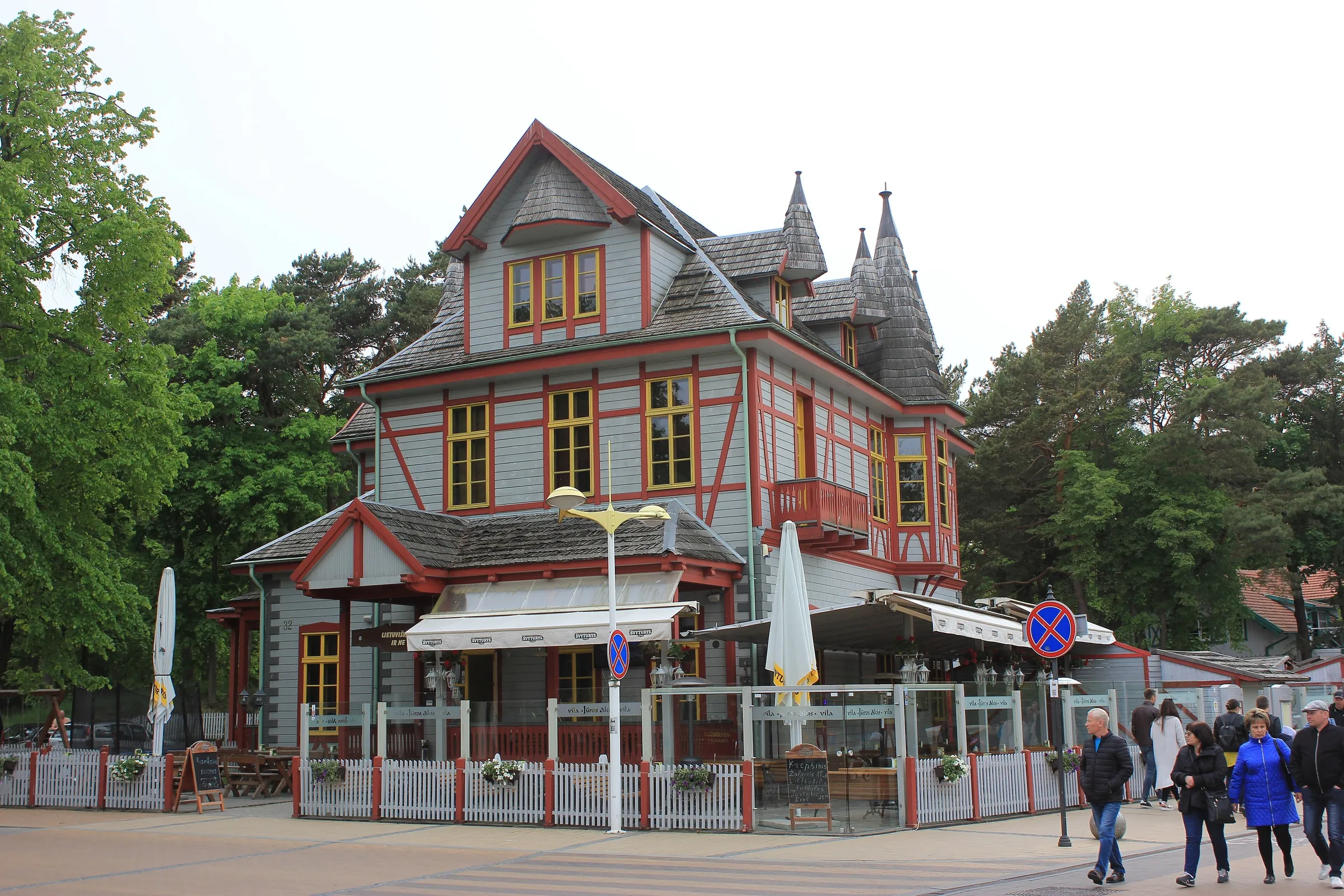 The Swiss-style villa Jūros akis on J. Basanavičius Street