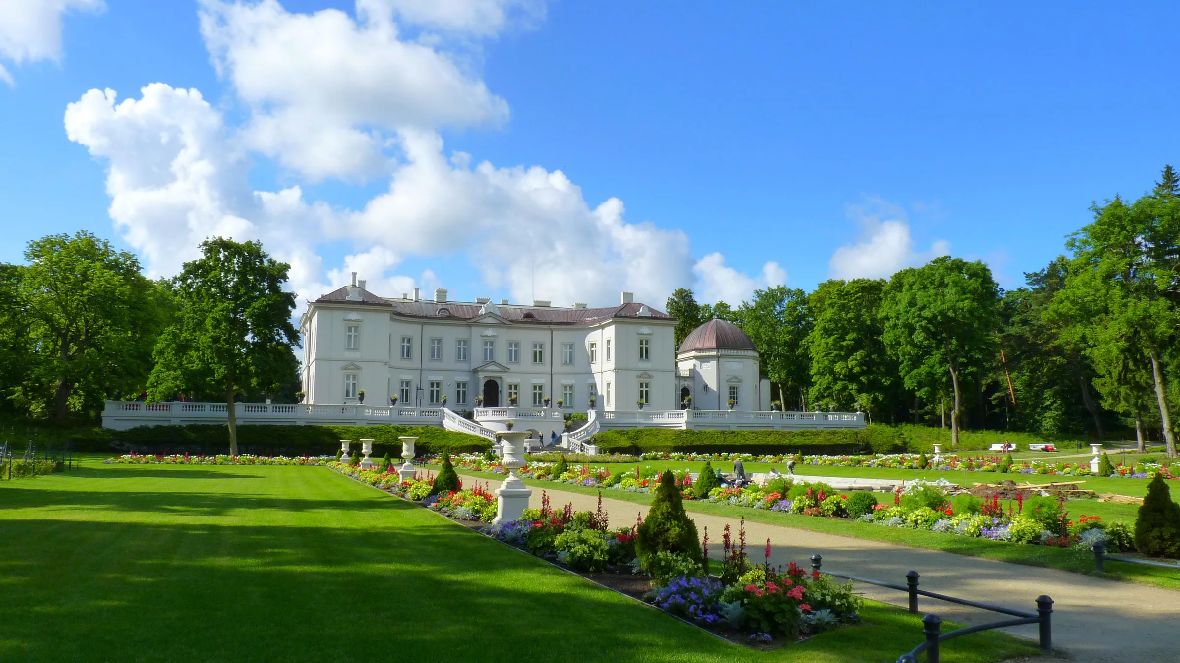 Tiškevičius-paladset, hvor Ravmuseet ligger, og parterret i Birutė-parken